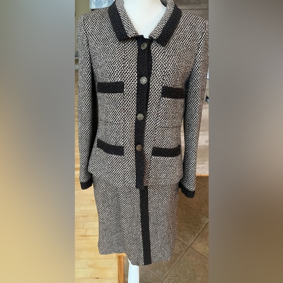 CHANEL Brown and Cream Wool Tweed Boucle Skirt Suit- French Size 40/ US 8 - Picture 2 of 16